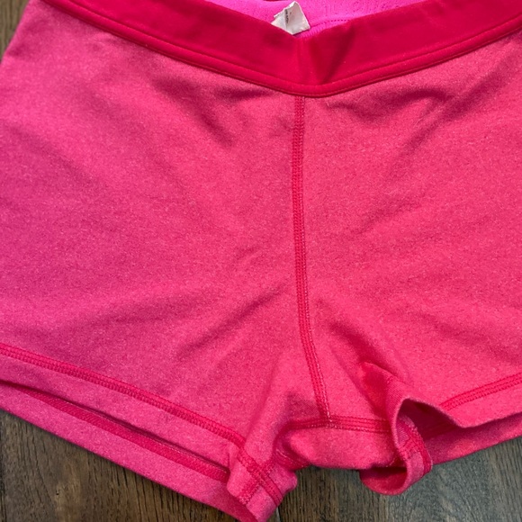 Lululemon short - Pink. Size 6. Excellent condition. - Picture 4 of 4